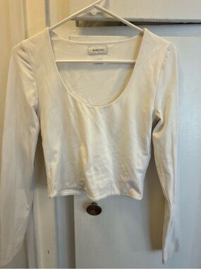 Aritzia Cream Scoop-Neck Long Sleeve Crop Top